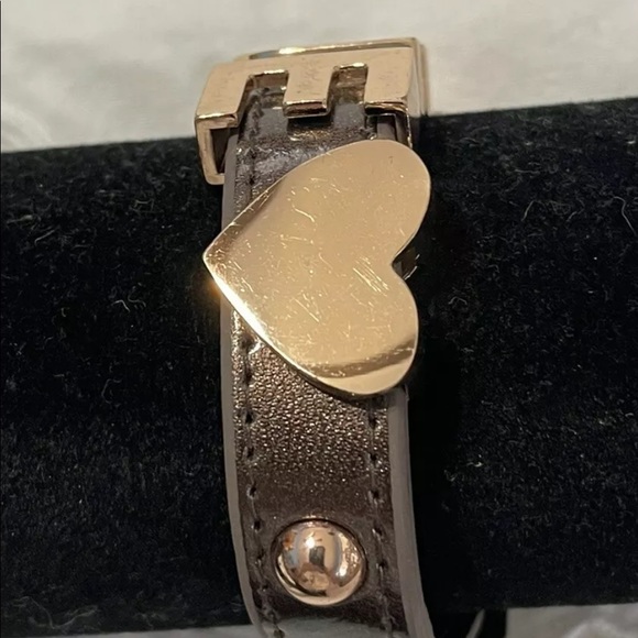 BCBG Generation Bracelet True Love Heart Pink Rose Gold Cuff Excellent condition - Picture 3 of 7